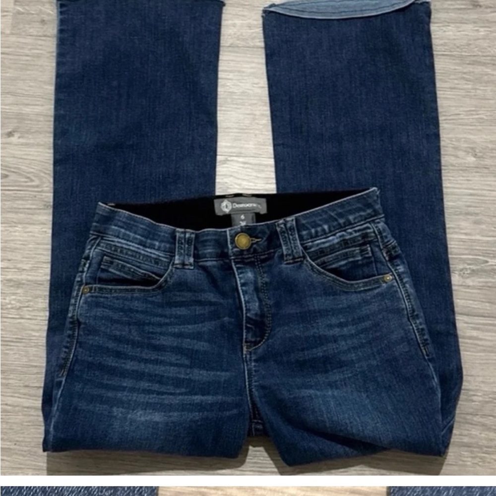 Democracy “AB” Technology Sz.6 Stretch Ankle flare Jean Whiskering Frayed bottom